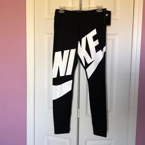 Nike Women’s Sportswear Just Do It. Leggings
